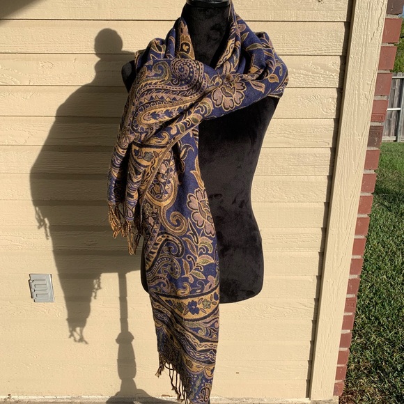 Wool Scarf - Picture 1 of 3